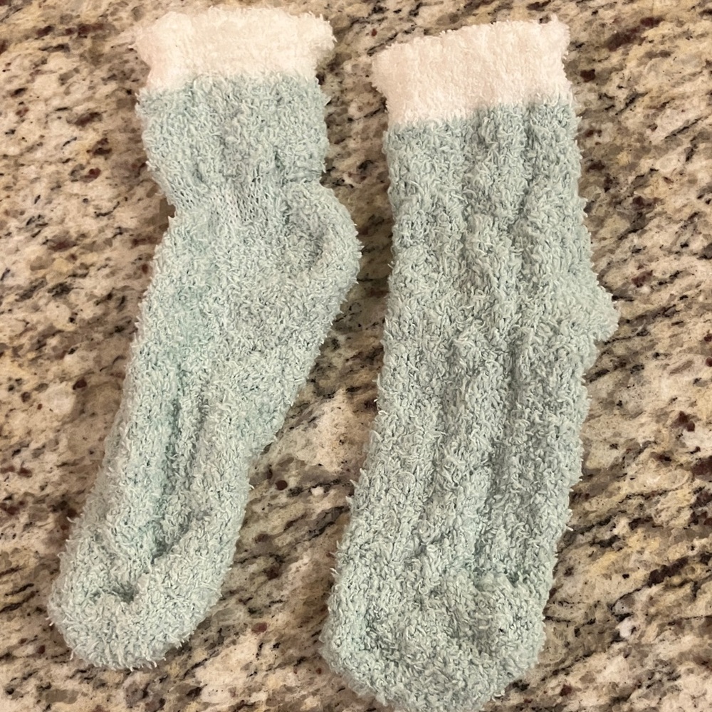 Womens Fuzzy Socks Lot of 2 Christmas Holiday Santa Socks & Cozy Lounge Crew - Picture 4 of 5